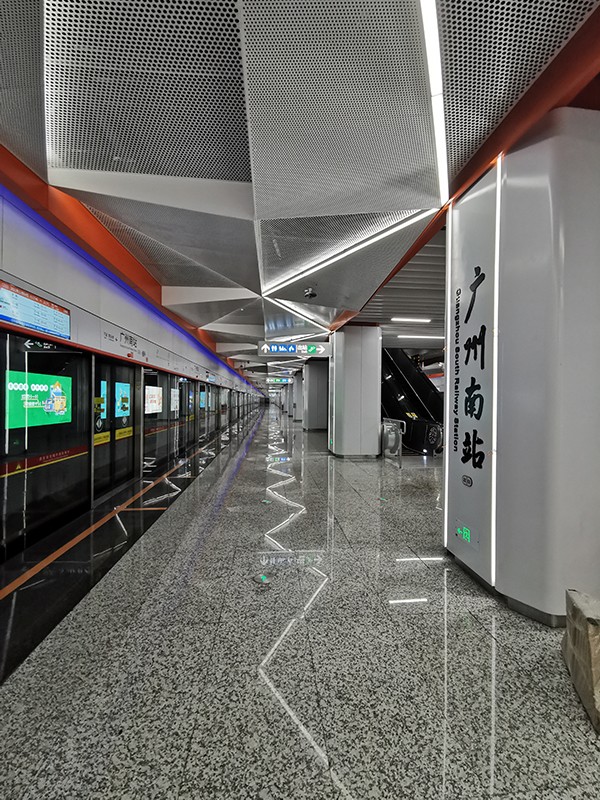 智能疏散系統如何實時監測建筑內人員分布？