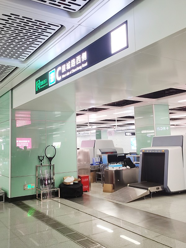 集中控制智能疏散系統如何優化緊急出口和疏散通道的布局？