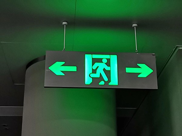 智能疏散系統如何與其他緊急響應系統實現聯動？